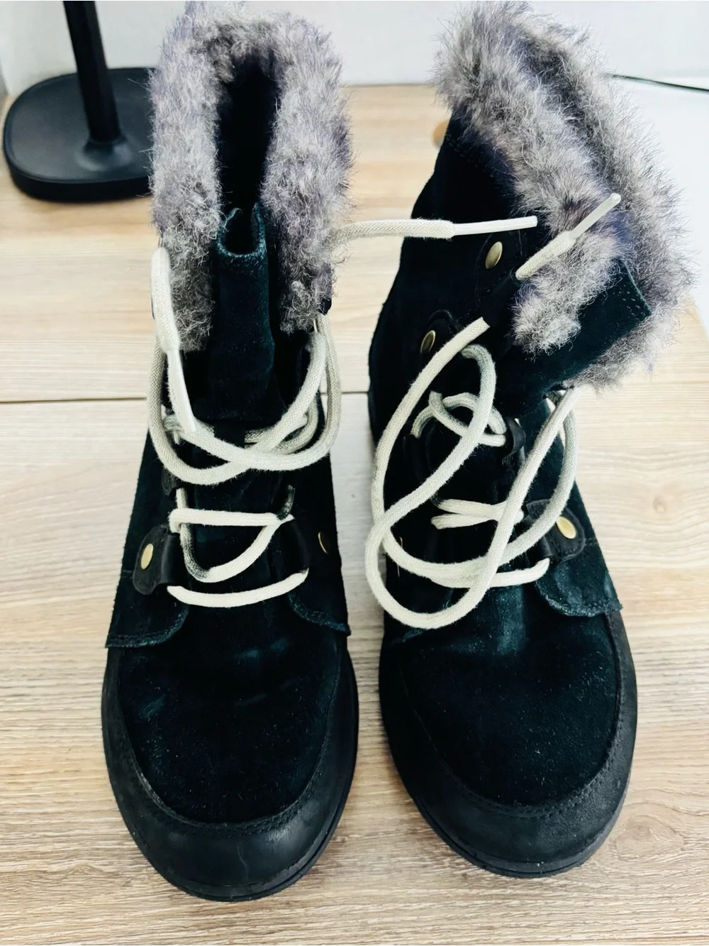 Sorel Women's‎ Black Faux-Fur Lined Lace-Up Winter Boots Size 7.5